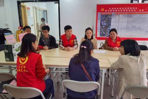 浓浓关爱暖人心，PG官方版网站登录入口-PG（中国）一站式游戏服务平台
集团党支部慰问困难单亲家庭