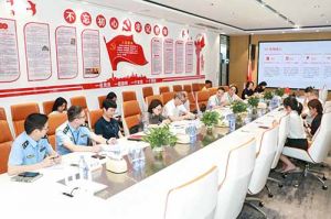 广州市番禺区人大常委会副主任王向东等一行领导莅临PG官方版网站登录入口-PG（中国）一站式游戏服务平台
集团调研